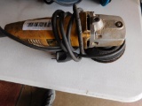 DeWalt Angle grinder DW402