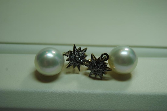 Pearl drop earrings.