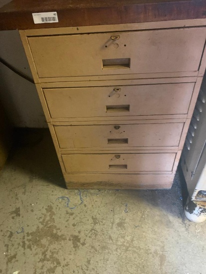 4 Drawer cabinet and contents