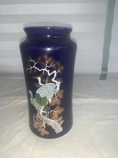 Blue Oriental Jar with no lid and no markings