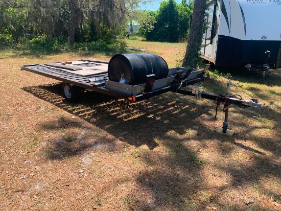 10'x 6' flat bed single axle trailer w/ ramps