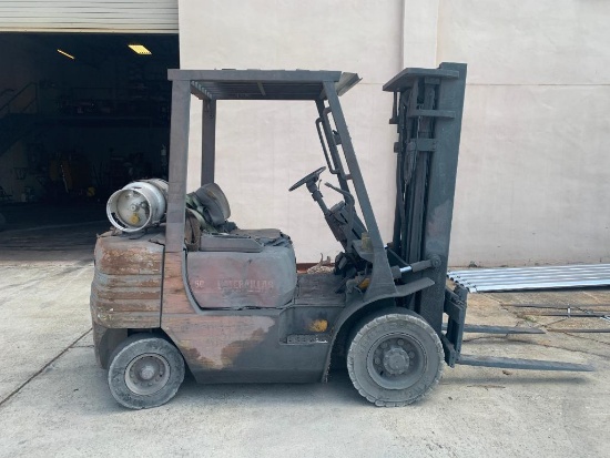 Caterpillar Forklift - 5000 lb capacity - 3 Stage - Side to Side Propane with Side to Side Shift