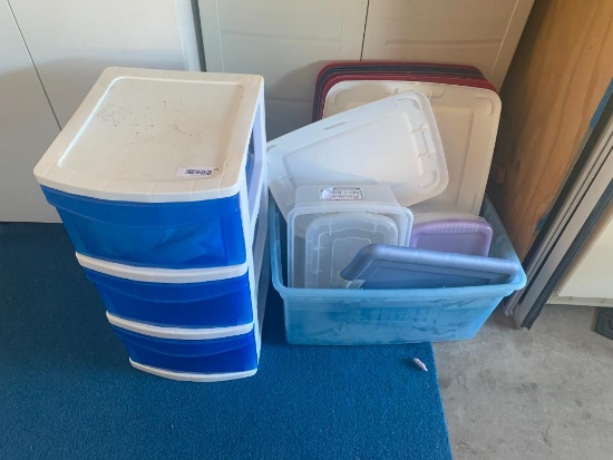 Lot of Misc Plastic Containers
