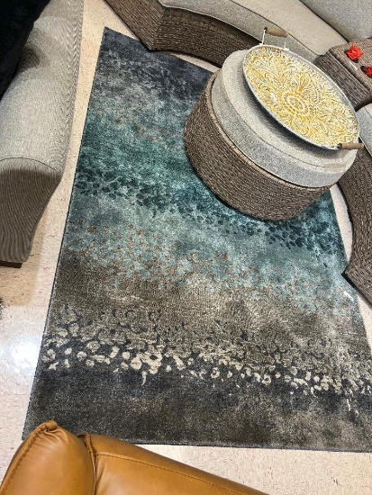 Geneva 5' x 7' Area Rug (Rug Only)