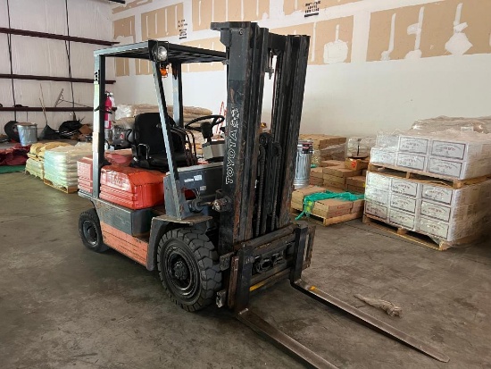 Toyota Three Stage Propane, Side to Side Shift Forklift, 5961 hours