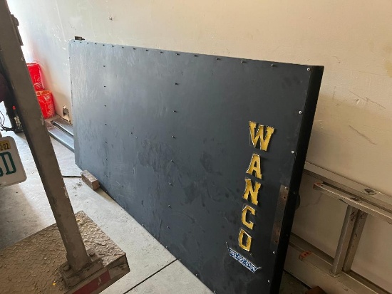 Wanco 6 ft Directional Arrow Sign