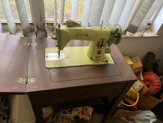 Vintage Singer Sewing Machine with table