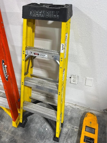 Greenbull 4' Step Ladder