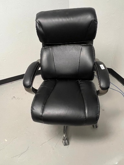 Executive Desk Chair (with damage to back)