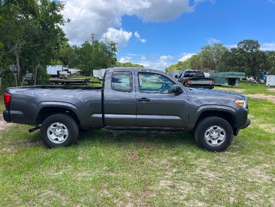 2018 Toyota Tacoma Extended Cab SR5 Pickup Truck, VIN # 5TFRX5GNXJX126876