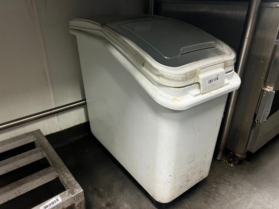 rolling flour container