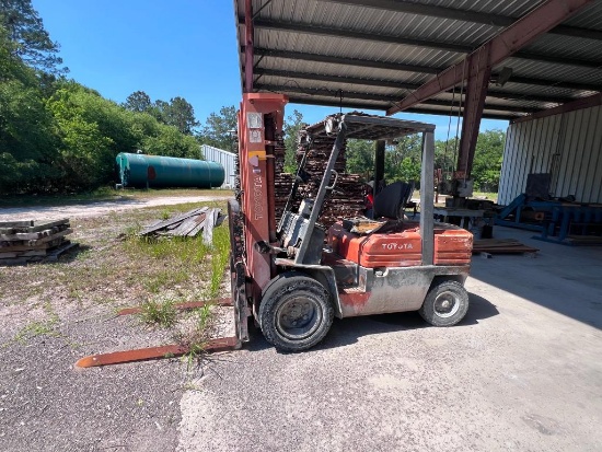 Toyota model FD-30 fork lift