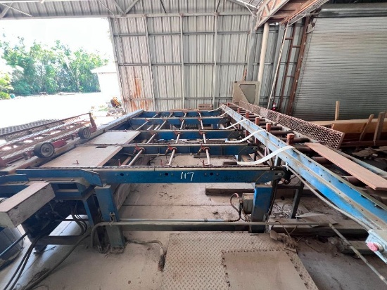 Set of conveyors, from Moulder, to Optimizing saw: