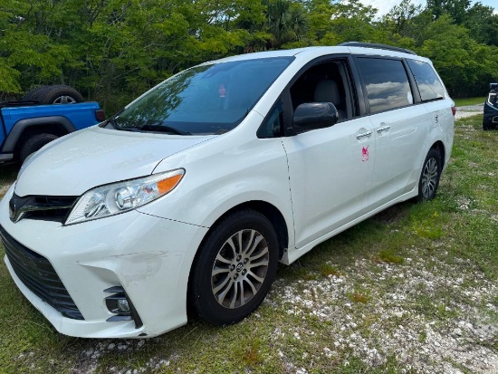 2018 Toyota Sienna Van, VIN # 5TDYZ3DC4JS963903