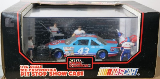 1:24 Scale Pit Stop Show Case