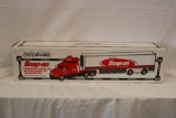 Toy Snap-On Kentworth T 600B Cab with Featherlite Transporter, Ertl, boxed