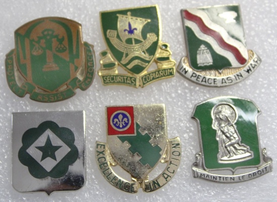6 Armoury Clutch Back Military Crests