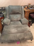 Extra large recliner