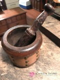 Wood mortar and pestle