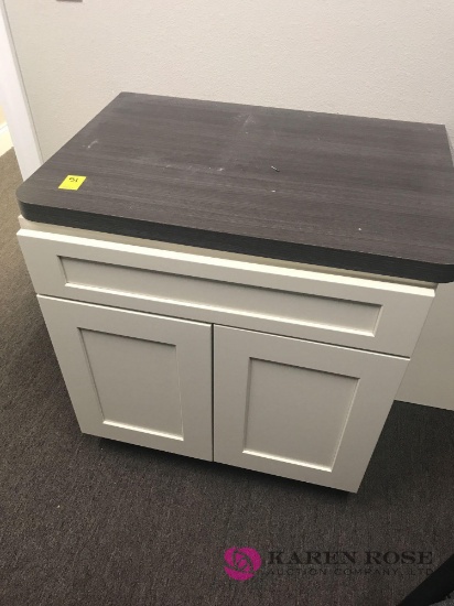 Brand new cabinet with drawer and 2 doors