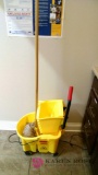 Rubbermaid mop bucket and wringer