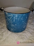 Large blue swirl Graniteware pot