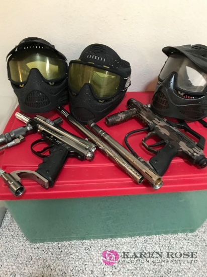 2 paintball guns , 3 mask