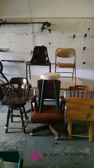 Assorted lot of chairs and a table