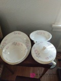 Set of decorative dishes with 2 additional serving plates