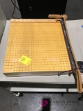 Paper cutter