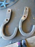 2 tow hooks