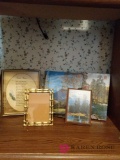 Decorative plaques, picture and frames, 2 books.