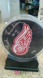 NHL signed puck