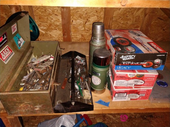 Metal tool box, two thermoses, see pictures