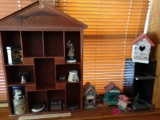 Shelf lott including birdhouses