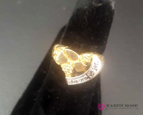 10 karat gold heart-shaped ring