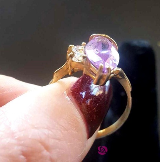 Ladies 14 karat gold ring with purple stone