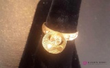Ladies 10 karat gold ring