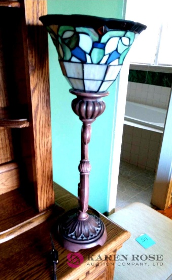 22in leaded glass style table lamp