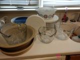 Dish lot including Pyrex and pampered Chef
