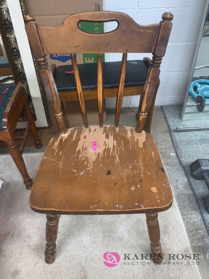 Single kitchen chair for crafts
