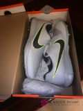 New inbox Nike tennis shoes