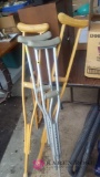 Crutches C1