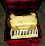 Vintage accordion b1