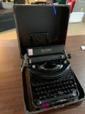 Vintage typewriter Remington noiseless