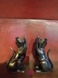 Metal cat bookends