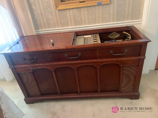 Magnavox stereo console