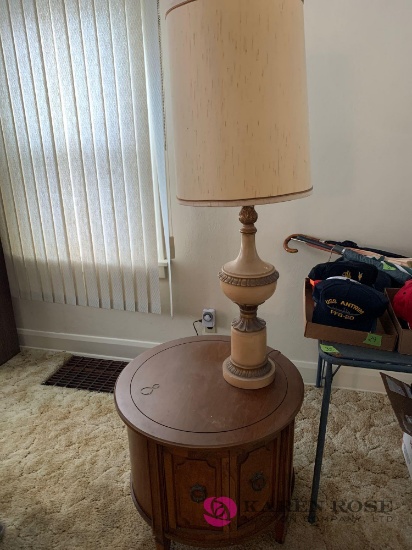 Lamp and round stand