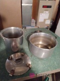 2 aluminum pots