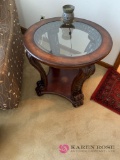 Round end table with glass middle